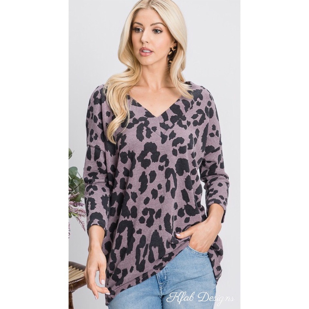 ❤️LAST 1! V Neck Plum Super Soft Leopard Top! - Picture 4 of 7